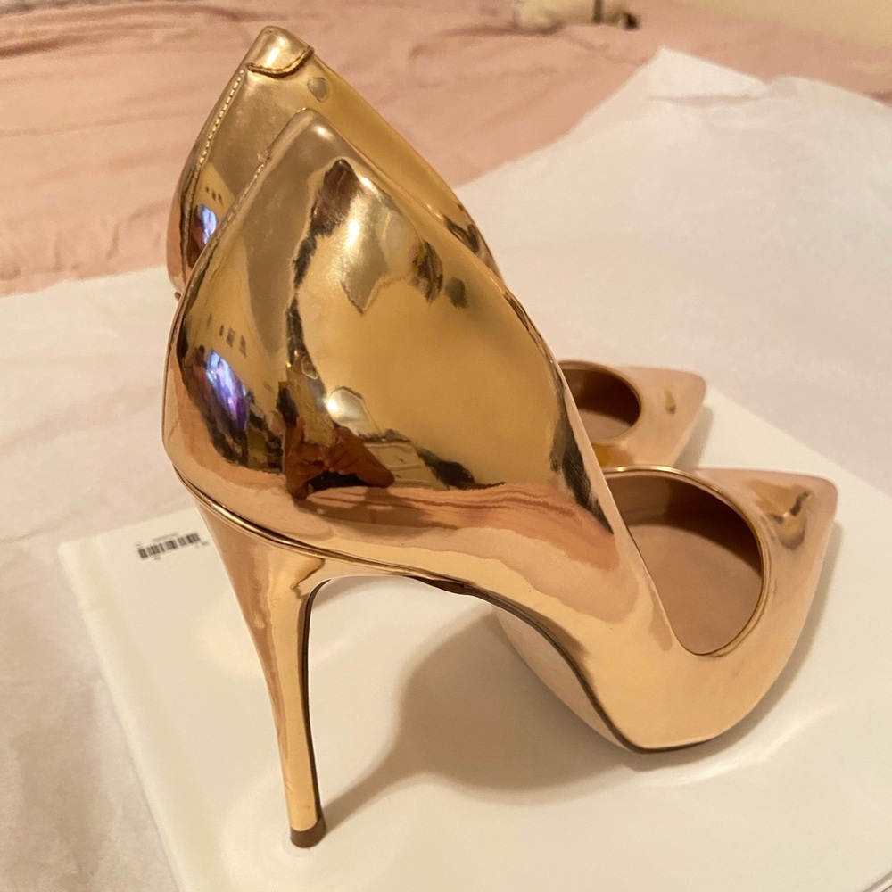 Absolutely gorgeous pair of heels 👠 🥰 size 8.5 - Picture 3 of 5